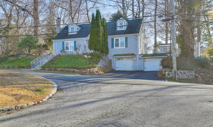 White Plains House | 3 Mi to Downtown: Spacious White Plains Home