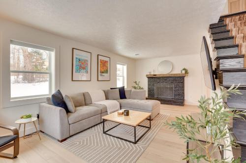 Youngstown House | 3 Mi to Dtwn and YSU Updated Youngstown Home