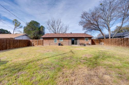 Denton House | 3 Mi to Dtwn Denton Getaway with Furnished Patio!
