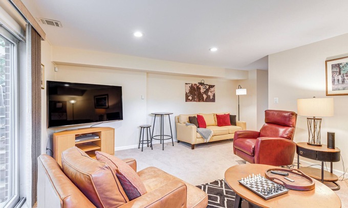 Silver Spring Apartment | 3 Mi to Dtwn Silver Spring: Convenient Apartment