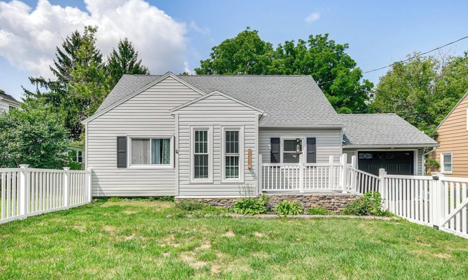 Syracuse House | 3 Mi to Dtwn Syracuse: Home w/Fenced Yard!