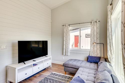 Durham House | 3 Mi to Duke Downtown Durham Cottage!