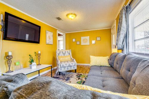 Pine Bluff House | 3 Mi to Lake Saracen Pine Bluff Home with Grill!