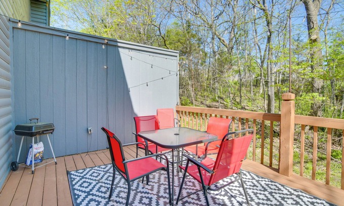 Table Rock House | 3 Mi to Moonshine Beach: Home w/Deck & Yard