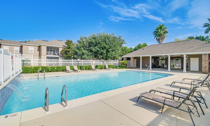 Foley Condo | 3 Mi to OWA: Modern Condo w/Resort Pool!