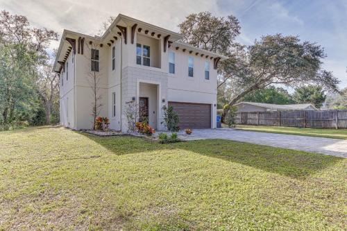 Bearss Plaza House | 3 Mi to USF Dog-Friendly Home with Large Yard