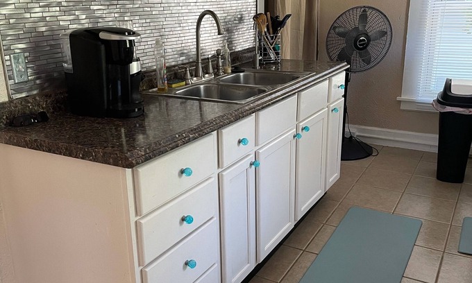 Lansing House | 3 miles 2 MSU, 2 to downtown, 1 to Sparrow hospital,3 blks to hwy, 2 bdrm, pets.