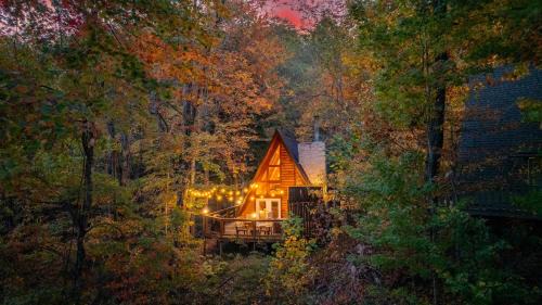 Chalet Village House | 3 Miles to Gsmnp & Dtwn Good Views HotTub A-Frame
