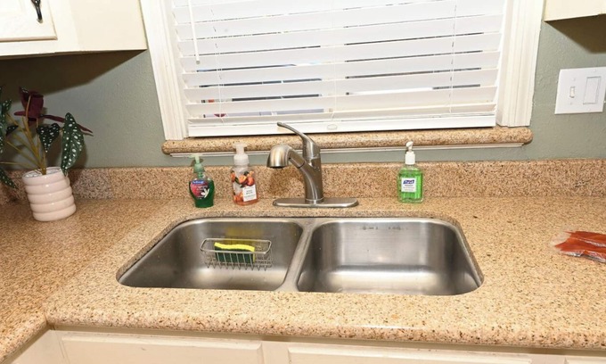 Antioch House | 3 min County Fair ~ 9 min Water Park ~ Bowling