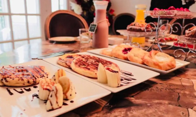 Frankenmuth House | 3 Min Drive to Bronner's! Breakfast with Private Chef!