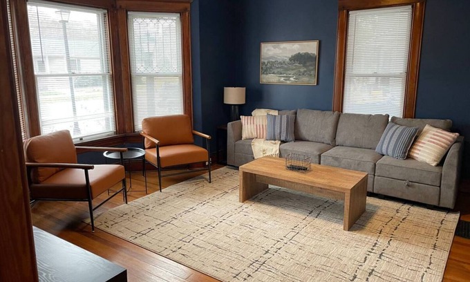 Utica House | 3 min to Starved Rock and 1 block from downtown.