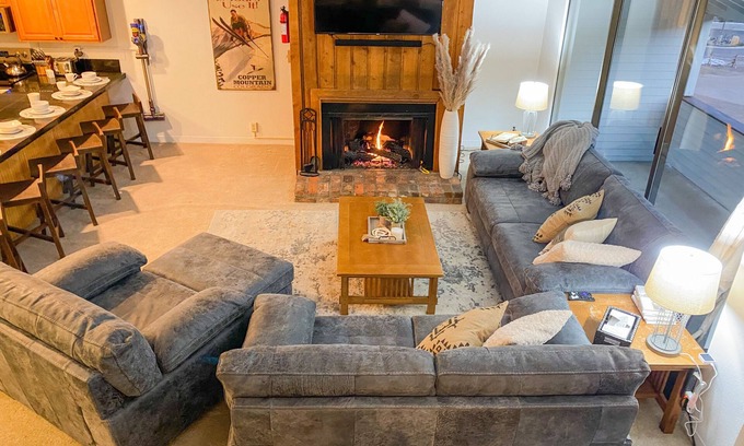 Copper Mountain Condo | 3 min Walk to Slopes, Great Views, Shared Hot Tub