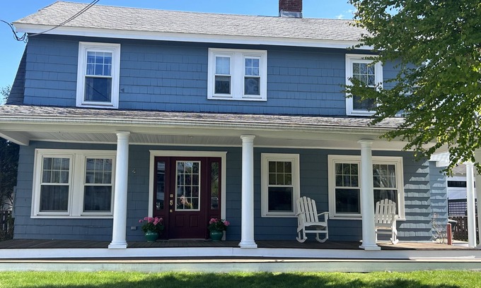 Minot House | 3 Minute Walk To Minot Beach!