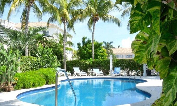 Grace Bay Condo | 3 minutes to the beach! 1 Bedroom Condo near shopping and Dining