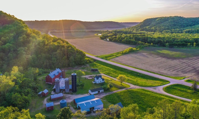 Houston County Other | 3 Peaks Farmhouse- Beautiful Remodel with Scenic Views + Root River Trail access