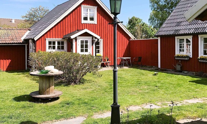 Traslovslage House | 3 person holiday home in TRÄLÖVSLÄGE