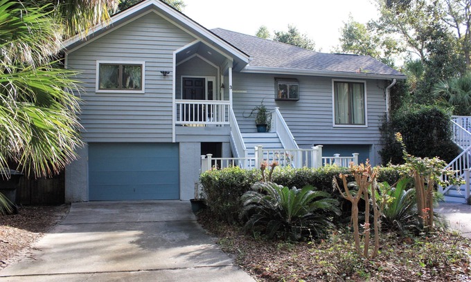 North Forest Beach House | 3 Quail St 4th Row Less than 100 strides to Beach Swim Pool H Spa 4bdr/3bathr