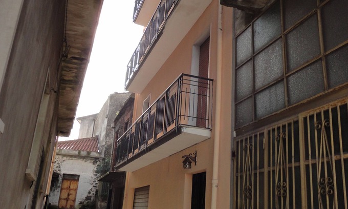 Rovittello Apartment | 3 Queen Beds @: Suite Mt. ETNA-Linguaglossa-Sicily-IT