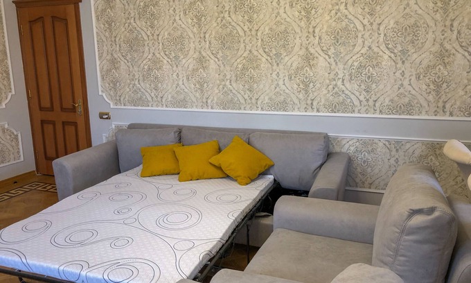 Kentron House | 3 room apartment is for at crossroad of Abovyan/SayatNova street.