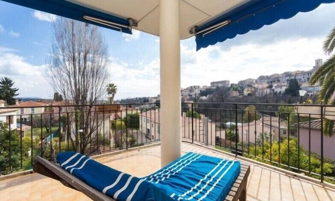Vence Apartment | 3-room apartment of 80 m2 not overlooked in a small, good standing, quiet residence.