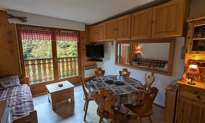 Station de Drouzin le Mont Apartment | 3-room duplex near slopes with balcony and parking