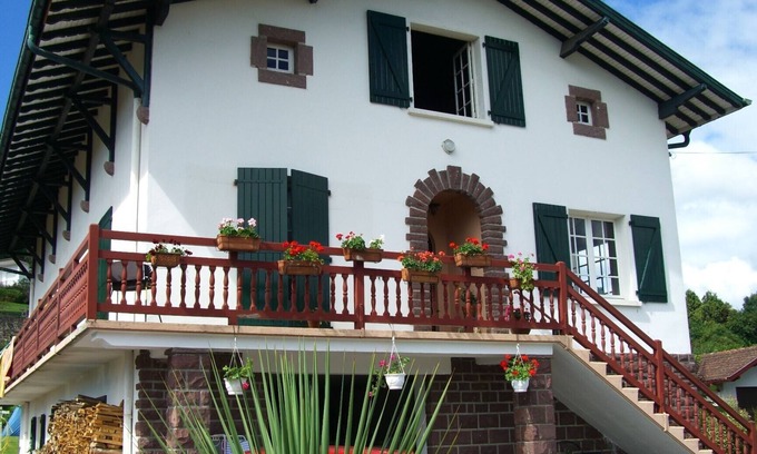 Saint-Jean-Pied-de-Port Apartment | 3 room modern, comfortable and quiet with view of the citadel