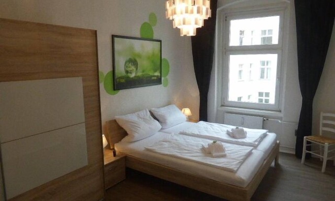 Lichterfelde Apartment | 3 rooms, up to 7 persons, luxurious furnishings, "Dahlia"
