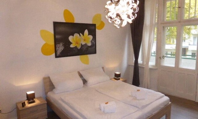 Lichterfelde Apartment | 3 rooms, up to 7 persons, luxuriously furnished, 'Carnation'