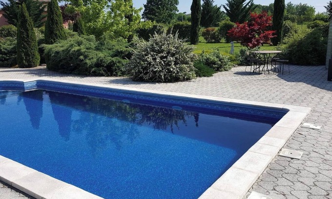 Cahuzac-sur-Vere Apartment | 3-star accommodation of 42 m2 with swimming pool in the countryside for a couple
