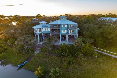 Cedar Key House | 3 Story Haven Fire Pit kayaks updated 360 Views