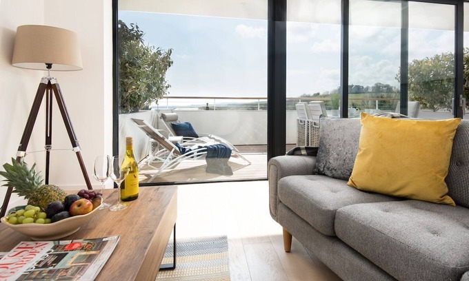 St Abbs Apartment | 3 THE BAY - A minimalist apartment with sweeping sea views over Coldingham Bay.