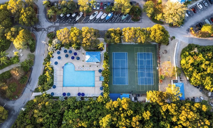 Tavernier Apartment | 3 Units with Ocean View, Full Kitchens, Perfect for Groups! Outdoor Pool!