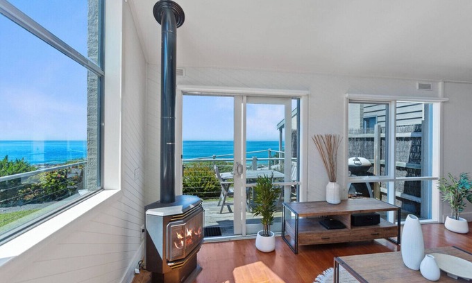 Wongarra Apartment | 3 Whitecrest Resort - Pool & Amazing Ocean Views