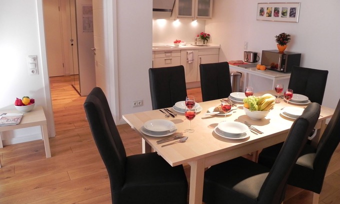 Winterhude Apartment | 3-Zi.-Apartment "Kampnagel" modern apartment up to 8 people, incl. WIFI