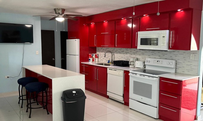 San Juan Apartment | 30 Day Minimum- 3BR & 2BA Family Retreat – Walk to Ocean