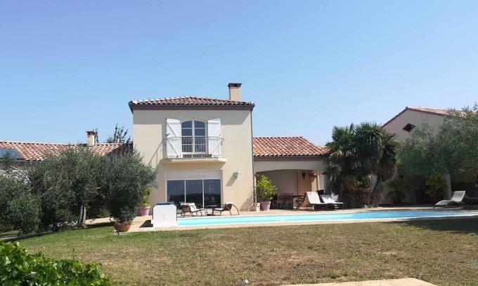 Mervilla Bed & Breakfast | 30 m2 guest room with private bathroom and breakfast included.