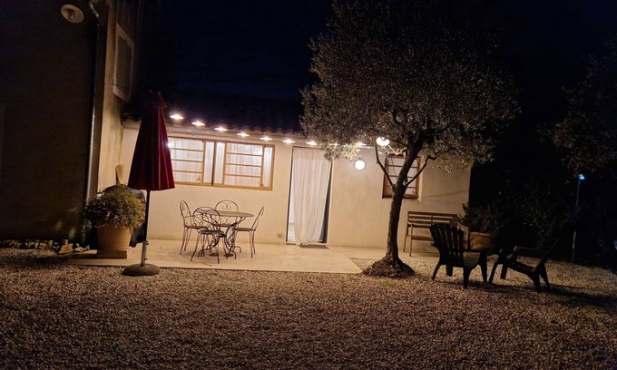 Monteux Apartment | 30 min from Mont Ventoux, comfortable apartment in old Provencal farmhouse.