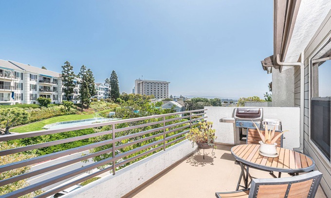 Santa Ana Heights Condo | 30+ Night | Stylish Apartment w/Balcony and Pool Access