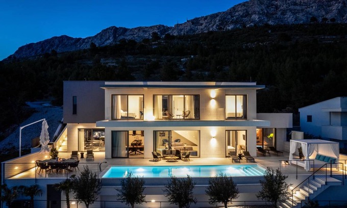 Omis Villa | 300 m² Villa ∙ 4 bedrooms ∙ 8 guests