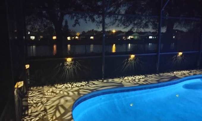 Sunrise Lakes House | 3000sf fenced waterfront private pool villa 15 minutes from Disney!