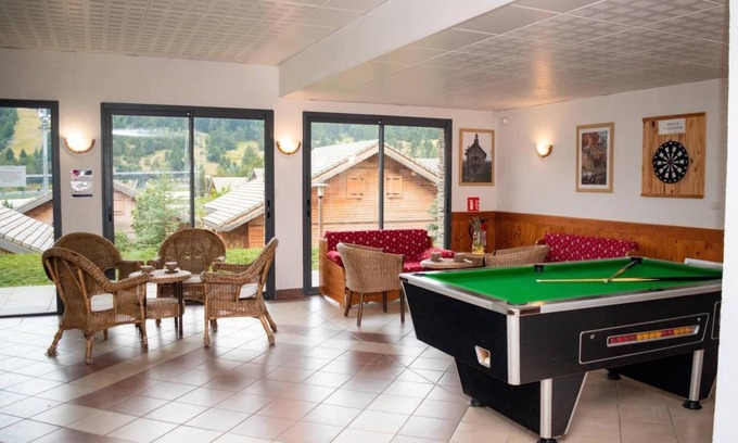 Saint-Etienne-en-Devoluy Apartment | 300m from shops, 1st floor, fitness, swimming pool, sauna, balcony, parking, tv, ski locker, 45m²