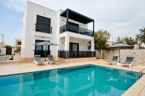 Turgutreis Apartment | 300m to Beach 2 Bedroom Upstairs Flat with Pool B2 - Yeni Dünya Bodrum