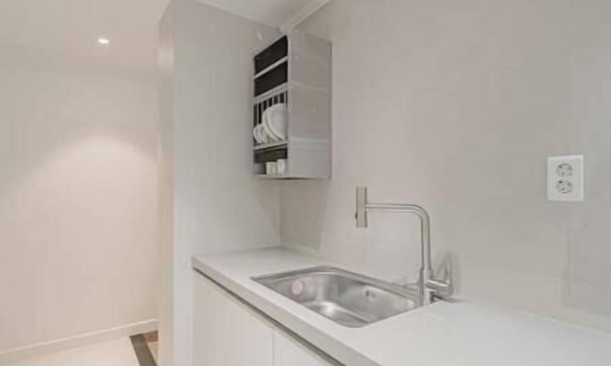 Nonhyeon-dong Apartment | 302 Apgujeong 2nd, 1-Bed Room 1 Bath Queen-bed