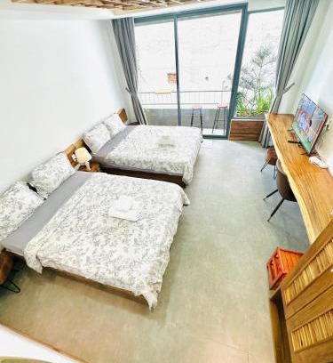 Ninh Kieu Apartment | 306MSNK Luxe Twin Studio l Balcony & Kitchen