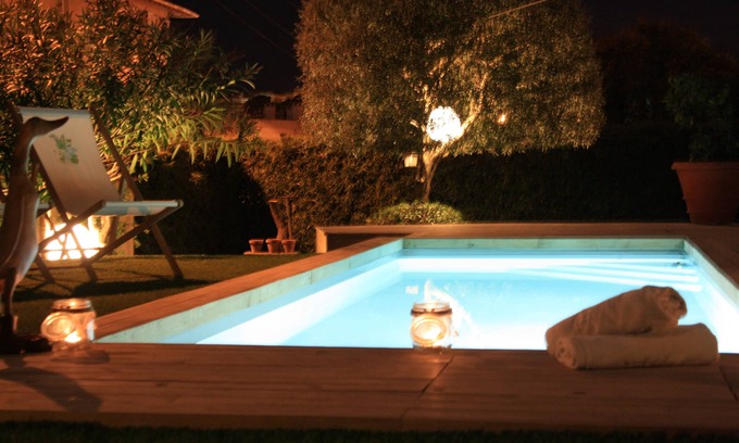 Antibes City Centre Apartment | 30m2 RDJ duplex apartment with services, solar-heated pool