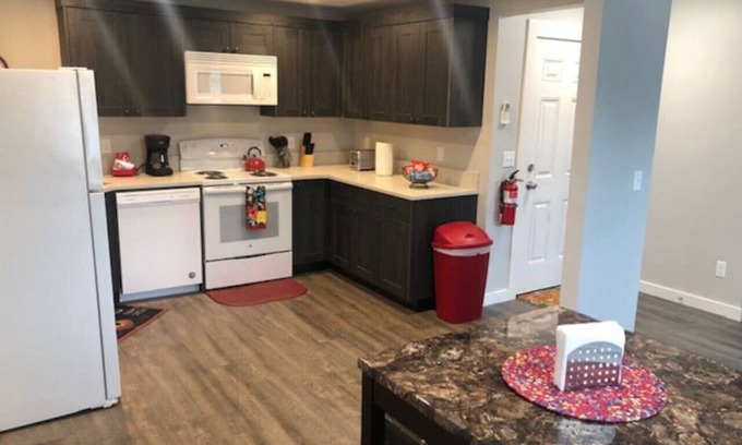 Longview Apartment | 3143 Dover #3 · NEW Modern QUALITY Apartment #3 - Goodson