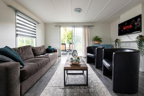 Oisterwijk Ski Chalet | 32, Woods, Big Garden, Private Parking , AC & Privacy!