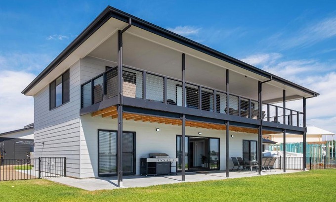 Seymour House | 33 Jefferson Court, Wellington East