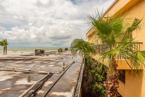 Madeira Beach House | 335 Surf Song Resort