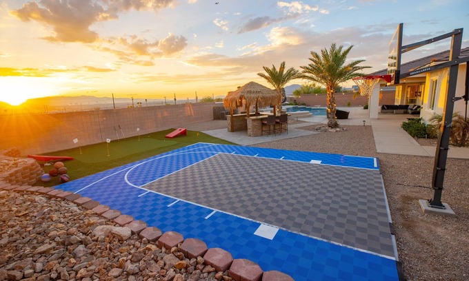 Foothills House | 3400 SqFt House W/40Ft Heatable Pool/Spa- Strip View